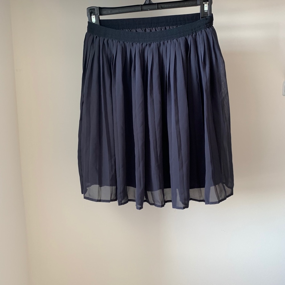 Uniqlo navy skirt